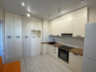 Белая угловая кухня на заказ от Modus Style