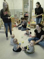 Чем раньше прийти с ребенком на Монтессори-занятия, тем меньше ошибок маме потом придется исправлять. В раннем возрасте закладывается база ваших отношений с ребенком и фундамент его личности.