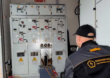 Испытание ячеек сотрудником лабэнергосистем