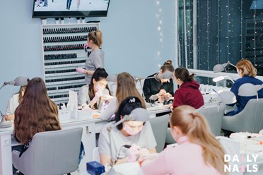 Интерьер студии DAILY NAILS