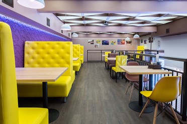 В нашем кафе всегда играет приятная музыка