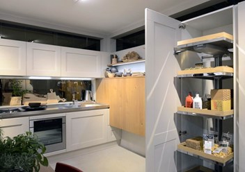 Выдвижная колона к современным кухням. Собственное производство в Севастополе