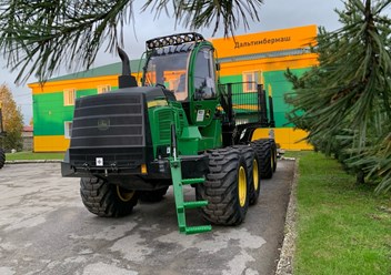 Форвардер John Deere 1510G 8WD , кабина с поворотом и выравниванием . Самый производительный и совершенный форвардер от Джон Дир среднего класса. Грузоподъёмность 15 тон. Консультация 8-914-159-92-77
