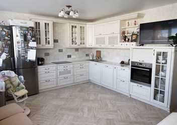 Кухня из массива дуба с фасадами "Росси"