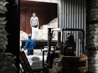 Вызвать грузчиков на разгрузку вагона в Барнауле по телефону: 8-952-007-0000 . Сайт компании ГрузОк22 : www.609660.ru