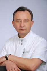 Кандидат медицинских наук. Стаж практической работы 36 лет, в том числе в должности заведующего отделением онкологии в онкологическом диспансере.