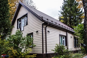 Вспененный сайдинг
Лакокрасочное покрытие панелей сайдинга нанесено по новой уникальной технологии, позволяющей в точности передать текстуру натурального дерева. Посмотреть образцы 89501854545