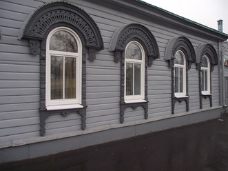 г. Ульяновск Арочные окна в белом цвете, по ул. Ленина