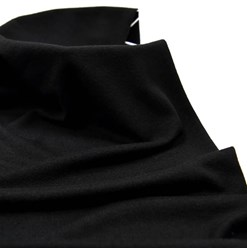 Теплый трикотаж сандра.   
Состав: полиэстер - 80%, вискоза - 16%, спандекс - 4%. 
Ширина: 160 см.
Плотность: 220гр/м2.  
Цена: 290 руб. метр