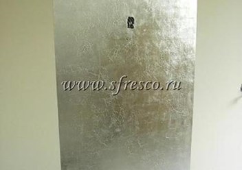 нанести поталь на стену серебряного цвета - это модный и стильный декор.