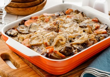 Кролик с белыми грибами