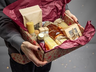 Подарочный набор с медом и орехами