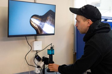 Диагностика распылителя под микроскопом