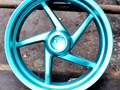 Покраска дисков для скутера в бирюзовый заводской металлизатор сделано в Маэстро СПб