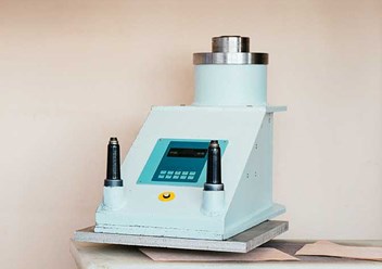 Рабочее поле 1000 x 500 мм
Ударник 450 х 500 мм,
Усилие 20 т.