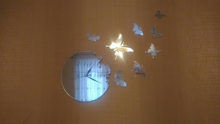 Зеркальные настенные часы &quot;Порхающие бабочки&quot; Больше моделей на нашем сайте: http://ideyadecora.ru/