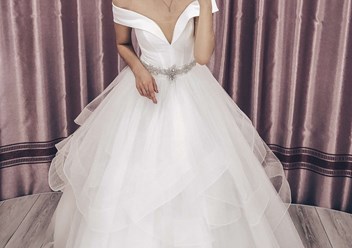 Воздушное свадебное платье в свадебном салоне Marrydress