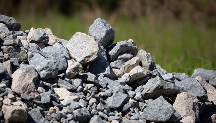 Щебень строительный, кубовидный и евро, камень бутовый, отсев