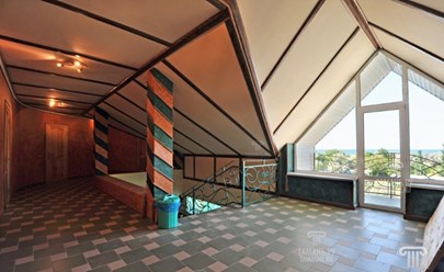 Холл четвертого этажа. Балконы с видом на море во всех номерах