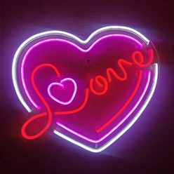 Яркие неоновые вывески «сердце love» могут хорошо вписаться в ночной клуб в день святого Валентина, чтобы освещать места в углу, на диванчике. А кому-то она напомнит о жвачке детства «love is».