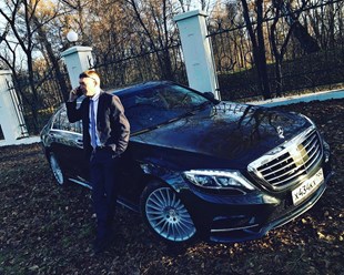 Вадим Рябцев - всегда организует Вам самый высший сервис от свадебного кортежа, до подачи вип автомобилей.