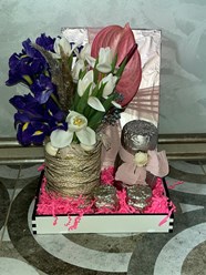 Букеты на заказ , цветы+ваза, поднос+открытка +упаковка подарка ручной работы
+79067340220