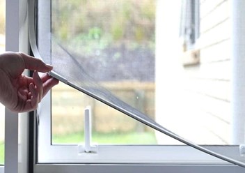 Москитные сетки на липучке, рамочные, а так же плиссе