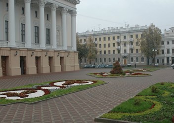 Мывыполняем:
1)Выезд на объект и замер
2)Подсчет количества брусчатки
3)Подготовку основания с последующей укладкой брусчатки 
5)Демонтаж старого покрытия по необходимости 
6)Установка бордюра