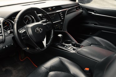 Салон автомобиля Toyota Camry