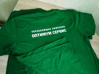 Изготовление маек с нанесением названия компании белым цветом Сочи