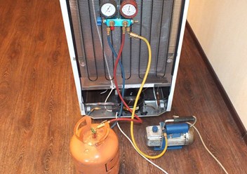 Заправка фреона в систему охлаждения холодильника, выполняется на дому.