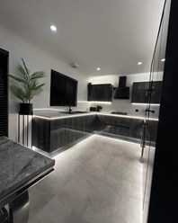 Современная кухня в черном цвете