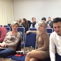 Риелторы агентства недвижимости Мечты у моря на ежедневной планерке. Сочи, Мирный, 2а