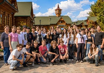 Школьная группа на экскурсии в Этнографическом комплексе «Туган Авылым»
