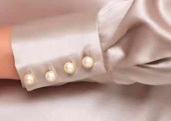 Блуза из натурального шелка Katerina Timakina https://www.katerinatimakina.com/collections/блузи/products/pearl-silk-shirt