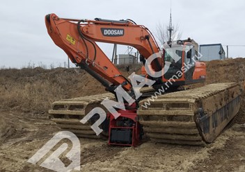 РМАСК предлагает услуги по аренде  понтонного (плавающего) экскаватора с максимальным вылетом стрелы до 15 м.