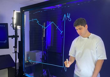На видеодоске легко продемонстрировать записи и рисунки, например, графики