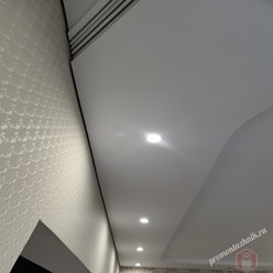 Натяжной потолок двухуровневый с подсветкой