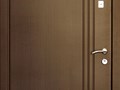 Линия – стальная дверь, строгий дизайн делает уместным монтаж двери при выборе разных стилей интерьера квартиры – от исторических до современных. Правильная геометрия линий добавляет изюминку .