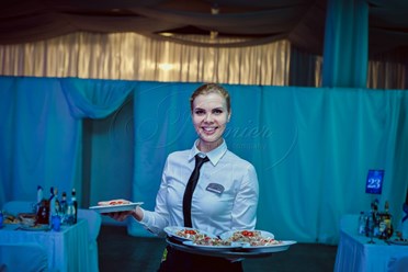 У нас работают только вежливые и опытные официанты, которые всегда смогут помочь.
