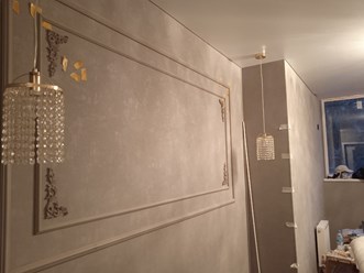 Поклейка тисненных обоев