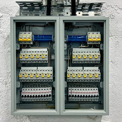Профессиональная сборка электрощитов от «ЛИСАР» – надежность и безопасность!
