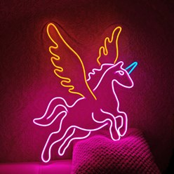 Неоновая вывеска «Единорог» - отличная декорация для комнаты маленькой принцессы, которая добавляет в комнату элемент из сказки, освещая комнату в ночное время и развивая детскую фантазию.