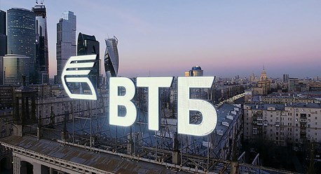 Объемные буквы и знак &#171;ВТБ&#187;, габаритным размером 14 000 х 5 350 мм, изготовлены и установлены на Кутузовский проспект, дом 35/30.