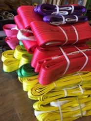 Грузовые стропы на текстильной основе изготавливаются из высококачественных полиэфирных лент и используются в качестве грузозахватных приспособлений для подъема различных грузов на промышленных, транс