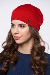 Женская весенняя шапочка красного цвета. Осень 2019