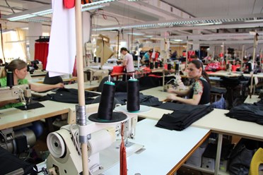 Пошив одежды из материалов заказчика на фабрике Авангард