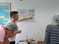 Подготовка к ОГЭ по химии, ученики проводят опыты