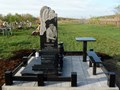 Мемориальный комплекс изготовлен и установлен нами в 2019 году.

Индивидуальный характер этому гранитному памятнику придается резной формой "Скорбящий ангел".