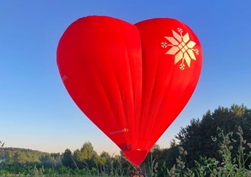 Воздушный шар в форме сердца в Минске